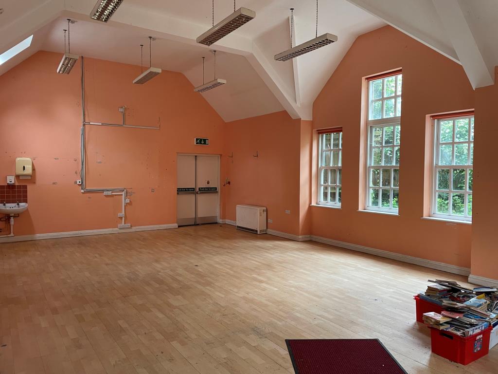 Lot: 121 - FORMER PRIMARY SCHOOL WITH POTENTIAL -